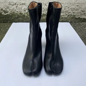 Trendy Black Leather Tabi Split Toe Ankle Boots Sz. 8.5